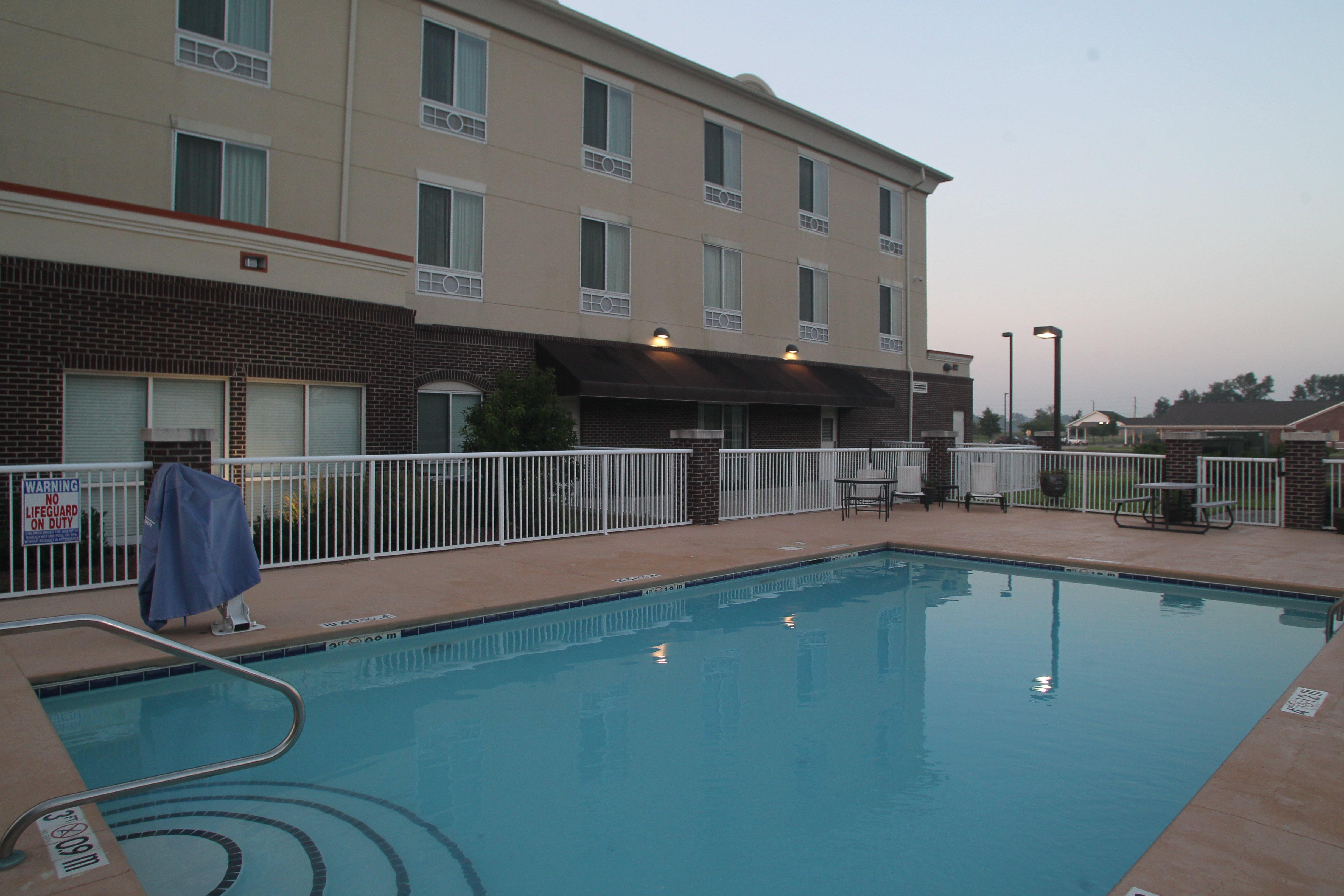 Holiday Inn Express Pembroke By Ihg Esterno foto
