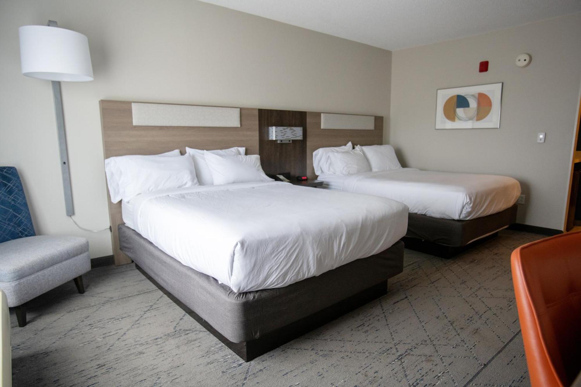 Holiday Inn Express Pembroke By Ihg Esterno foto