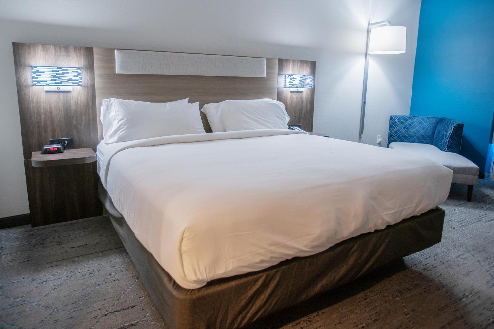 Holiday Inn Express Pembroke By Ihg Esterno foto
