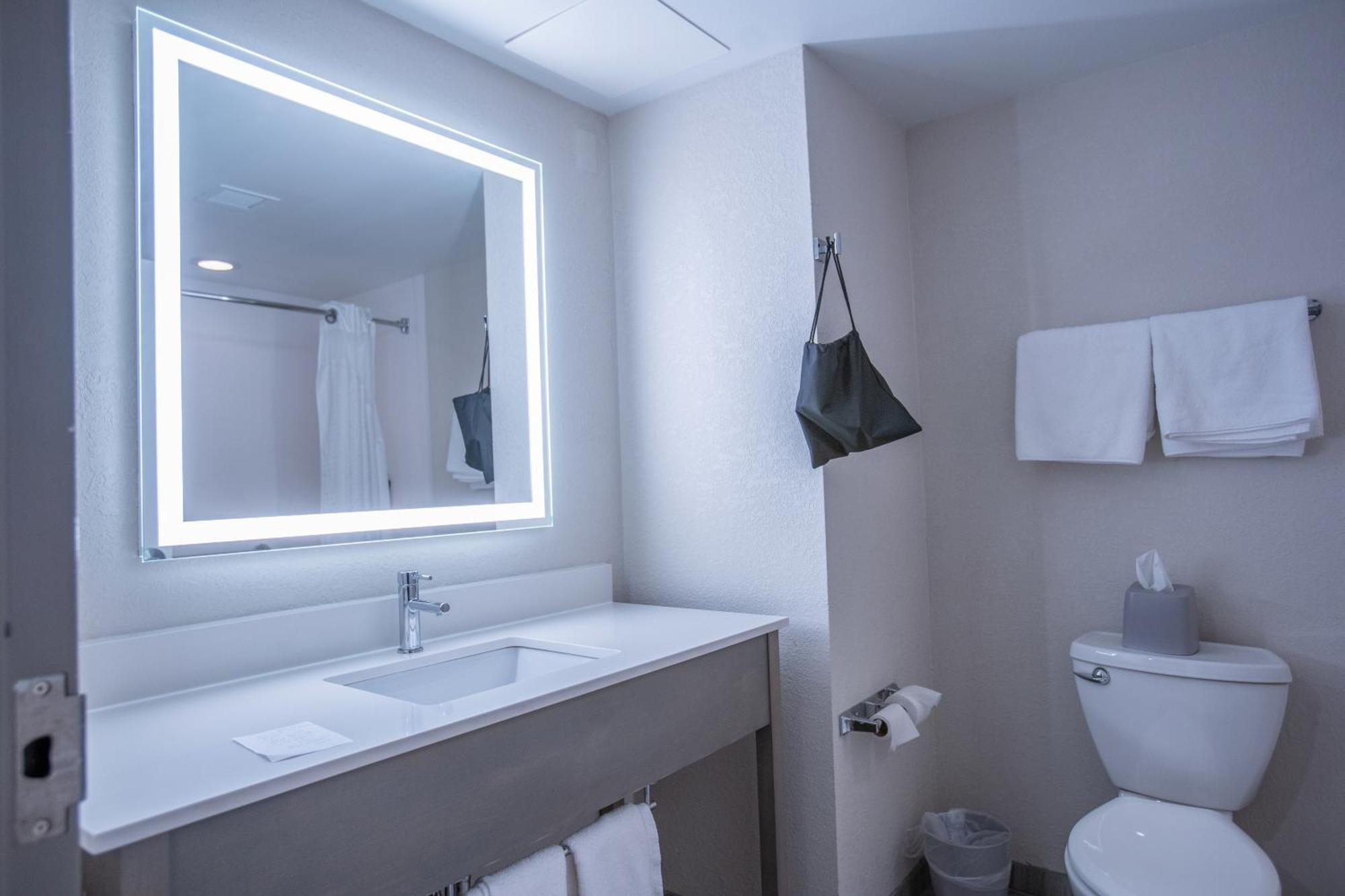 Holiday Inn Express Pembroke By Ihg Esterno foto