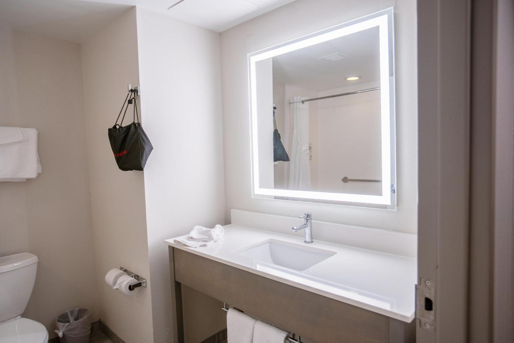 Holiday Inn Express Pembroke By Ihg Esterno foto