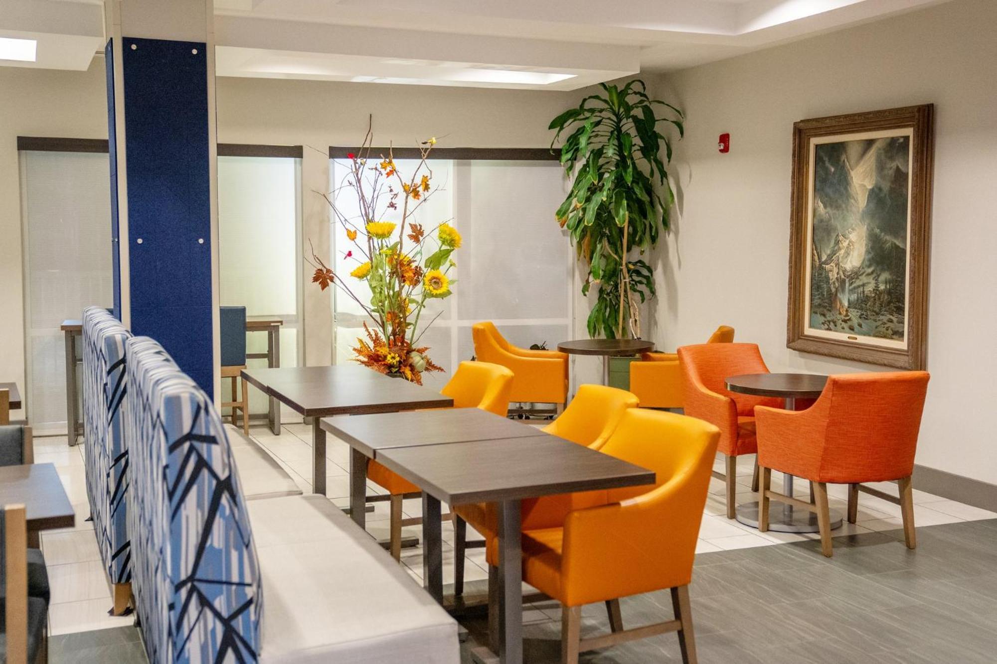 Holiday Inn Express Pembroke By Ihg Esterno foto