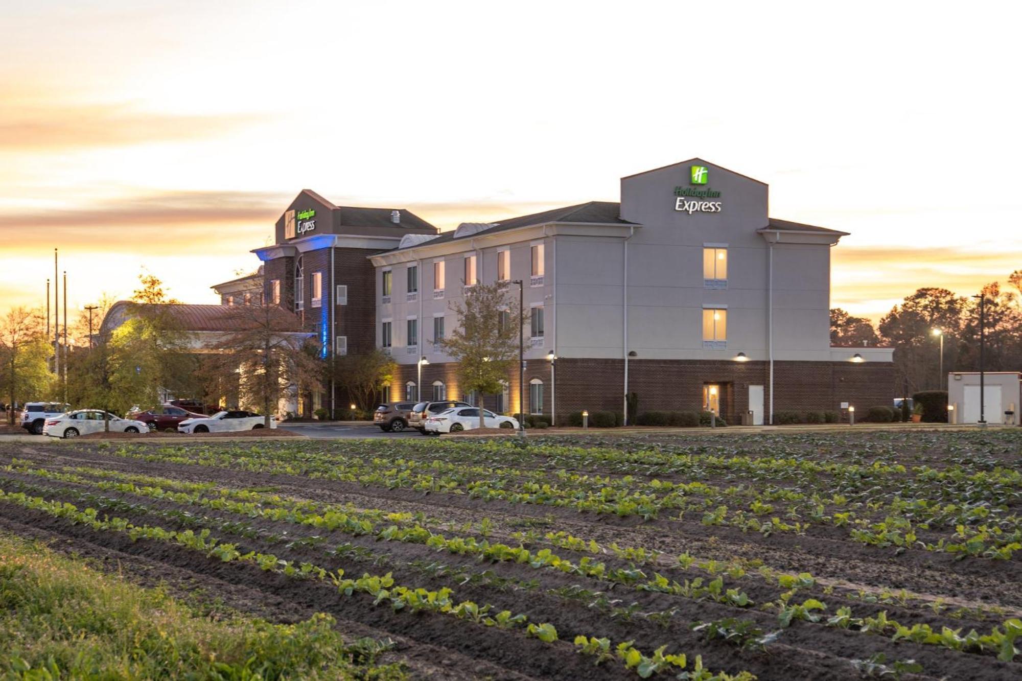 Holiday Inn Express Pembroke By Ihg Esterno foto