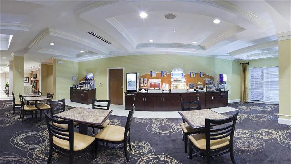 Holiday Inn Express Pembroke By Ihg Esterno foto